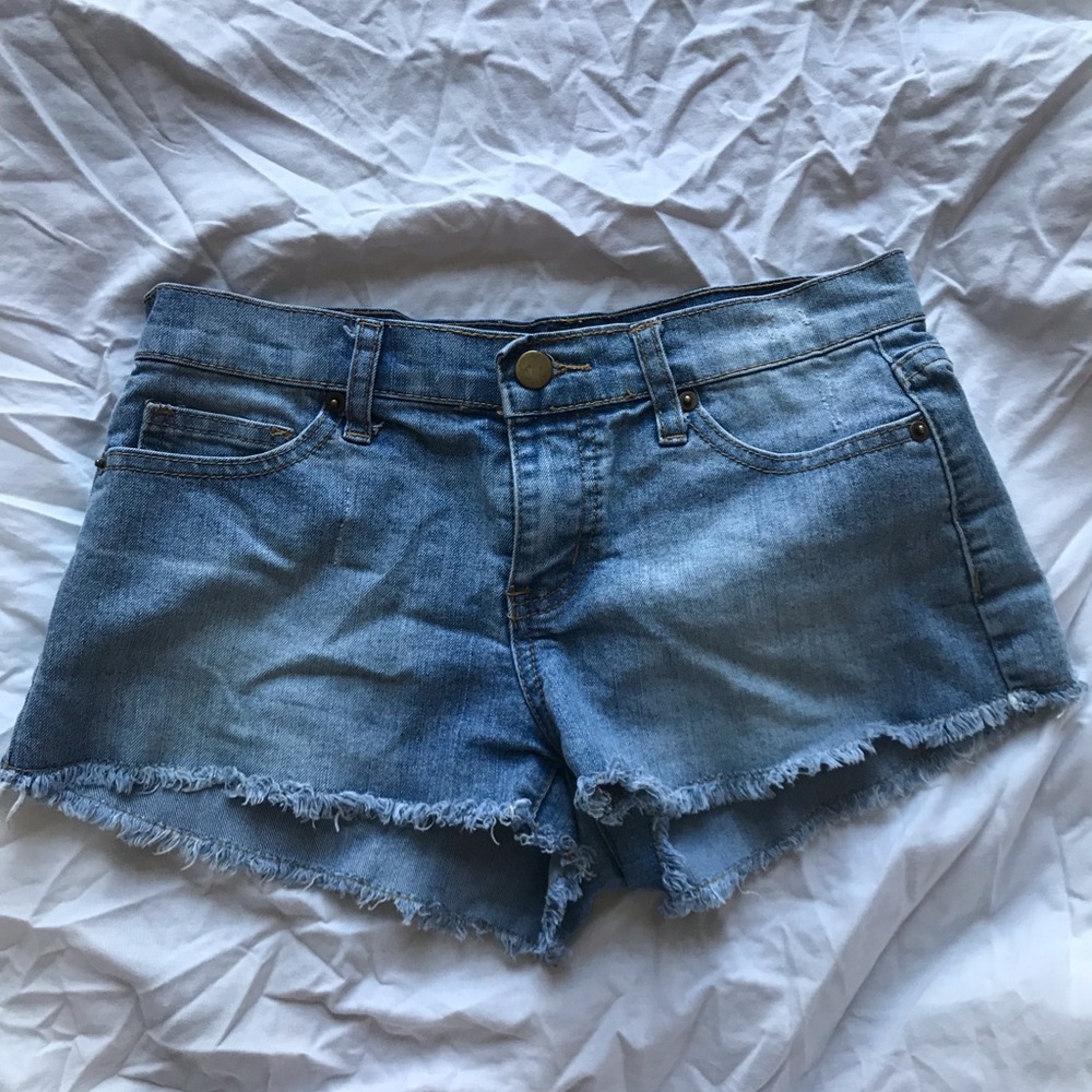 PLAIN DENIM SHORTS